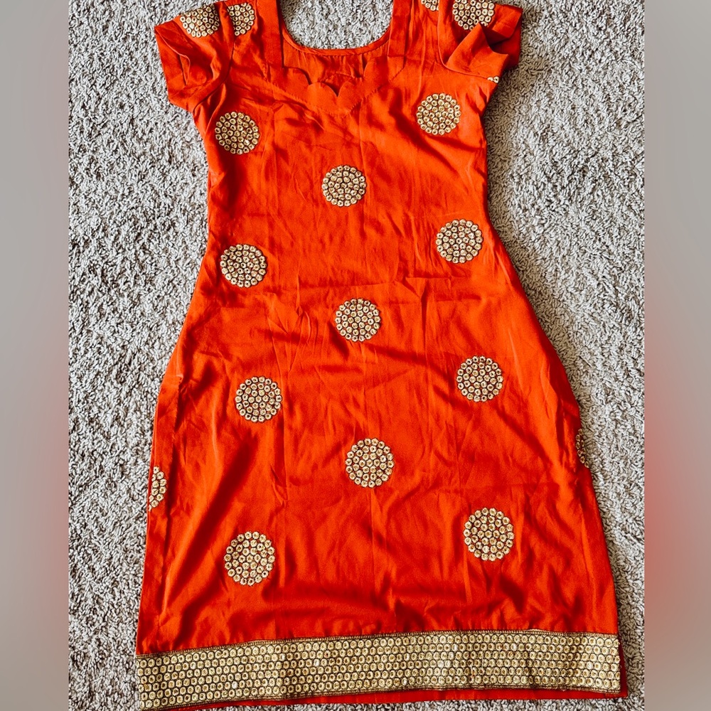 Orange Dress with Gold Accents
Chest 35
Waist 29
Hip 42